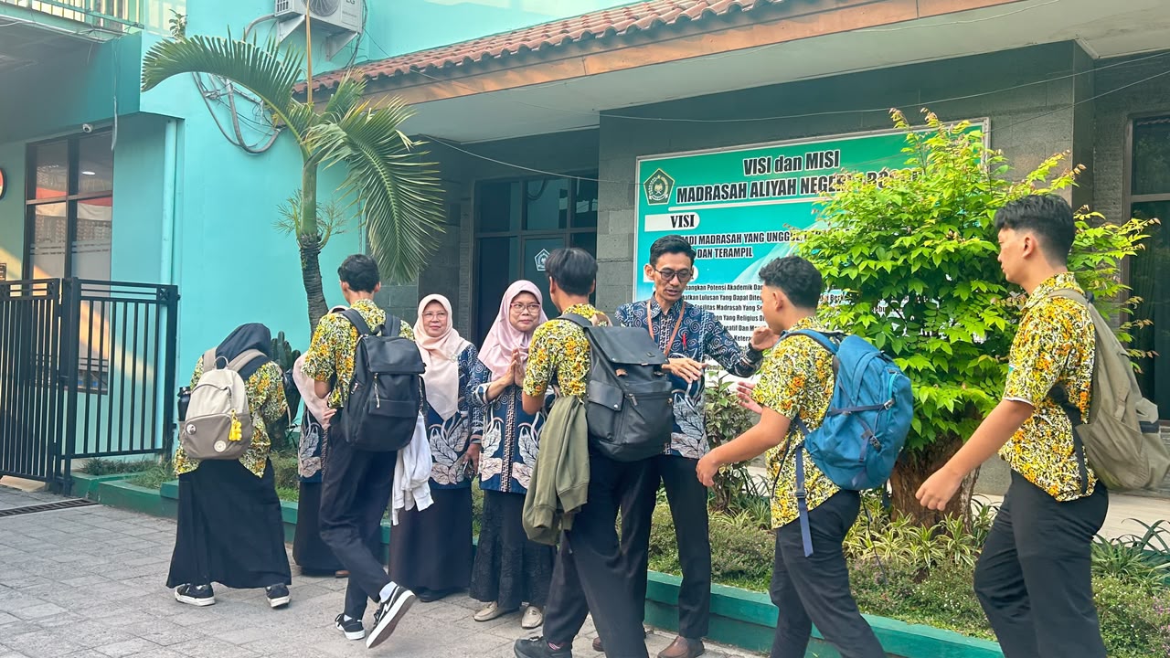 Konsistensi Budaya 5S Menjadi Bagian dari Sambutan Pagi di MAN 1 Bogor