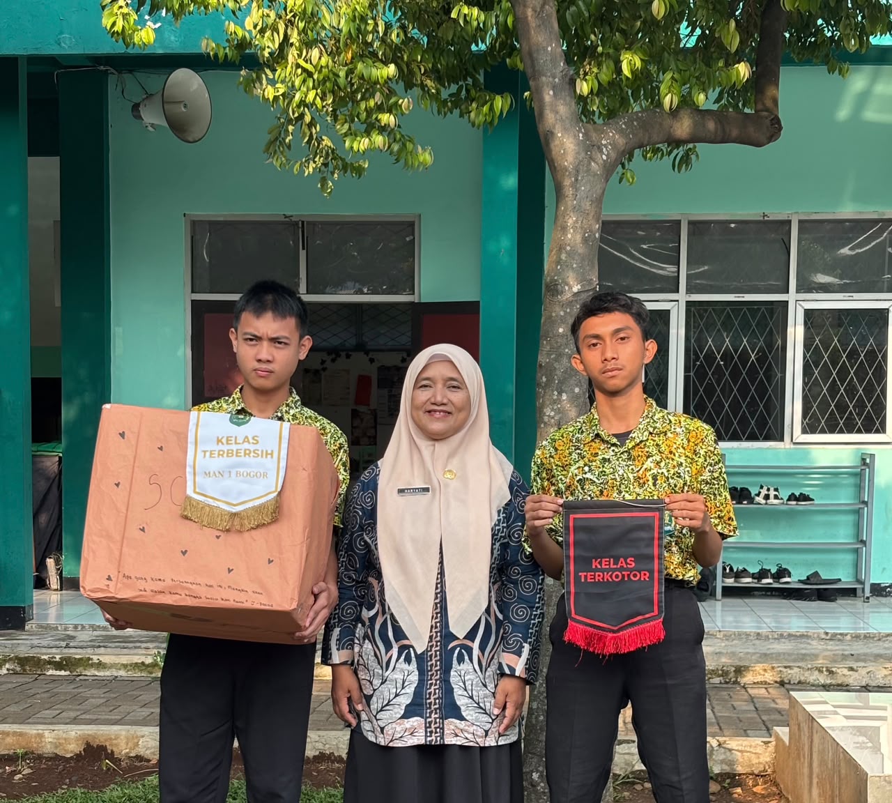 Bukan Sekadar Predikat, Kebersihan Kelas Jadi Cermin Kepedulian Siswa MAN 1 Bogor