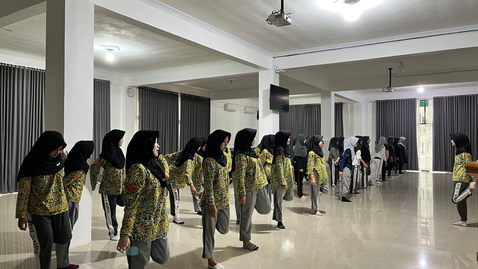 Asah Kreativitas dan Kekompakan, Anggota Tari MAN 1 Bogor Perdalam Wonderland Indonesia 2