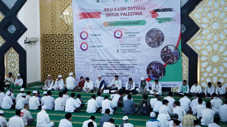 MAN 1 Bogor Berpartisipasi Aktif dalam Aksi Kasih Sayang untuk Palestina di Masjid Baitul Faizin