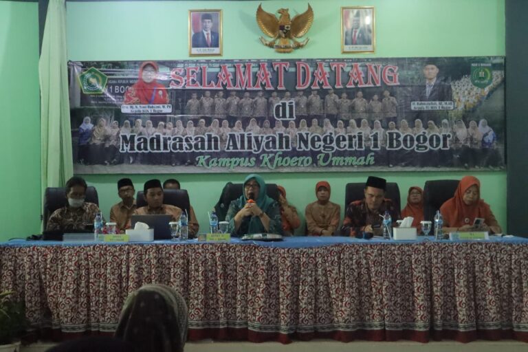 SUKSESKAN LULUSAN KELAS XII, MAN 1 BOGOR GELAR RAPAT KOMITE