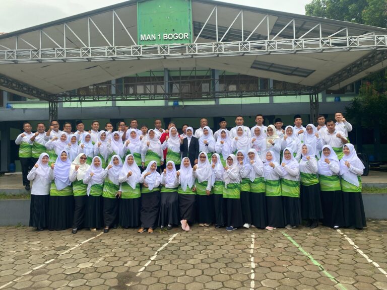 MAN 1 Bogor Berpartisipasi dalam Apel Hari Amal Bhakti Kementerian Agama ke-78 dengan Tema “Indonesia Hebat Bersama Umat”