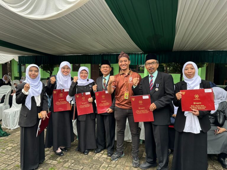 Guru MAN 1 Bogor Raih Satyalancana Karya Satya, Apresiasi Tinggi dari Presiden RI