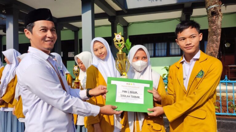 PMR MAN 1 Bogor Raih Prestasi Gemilang dalam Lacusta Morgen PMR SMAN 1 Cileungsi