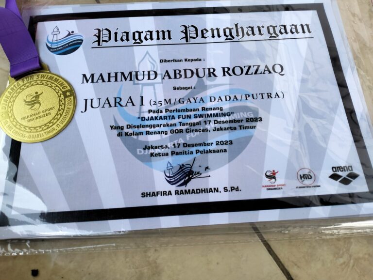Mahmud Abdurrozak Raih Triple Juara di Djakarta Fun Swimming