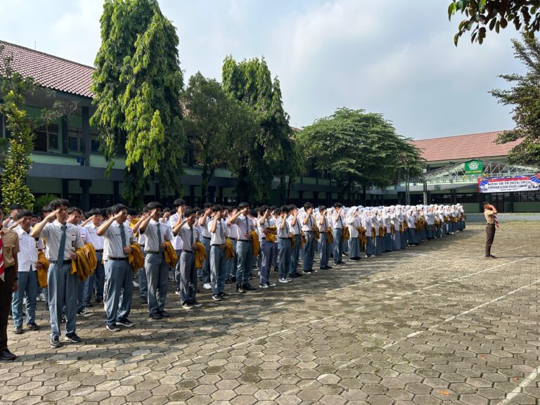 SEDERHANA PENUH MAKNA: PERPISAHAN PESERTA DIDIK KELAS XII MANSABO