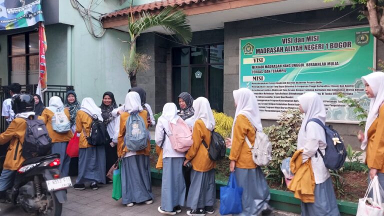 TINGKATKAN MOTIVASI SISWA MELALUI SAMBUT PAGI