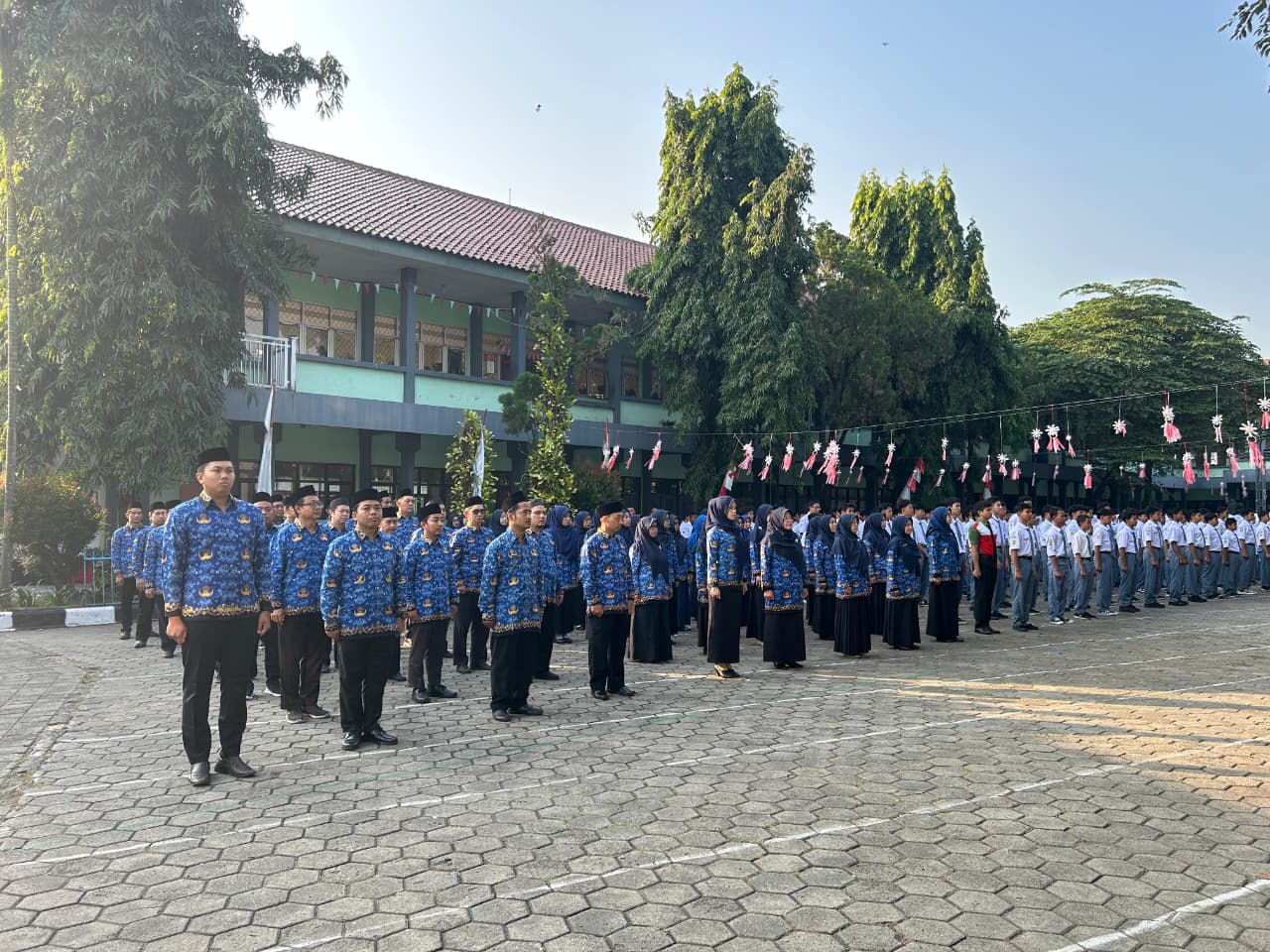 MAN 1 BOGOR LAKSANAKAN UPACARA BENDERA DALAM RANGKA HUT KE-80 RI