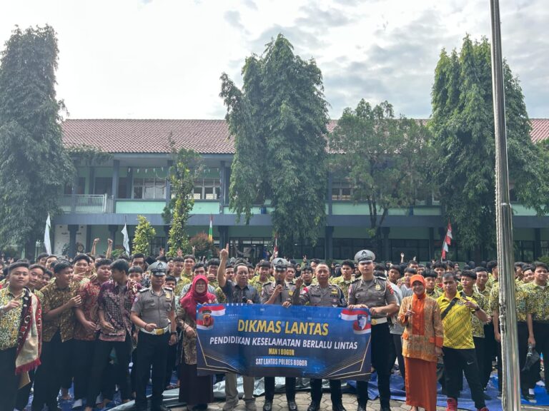 POLICE GOES TO SCHOOL: SOSIALISASI TATA TERTIB LALU LINTAS DI MAN 1 BOGOR