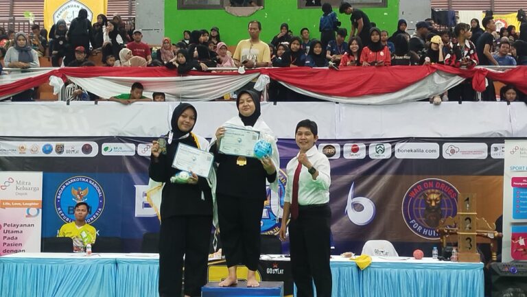 DUA SISWI MAN 1 BOGOR SABET MEDALI EMAS DAN PERAK DI AJANG PENCAK SILAT NASIONAL BNN CUP 6