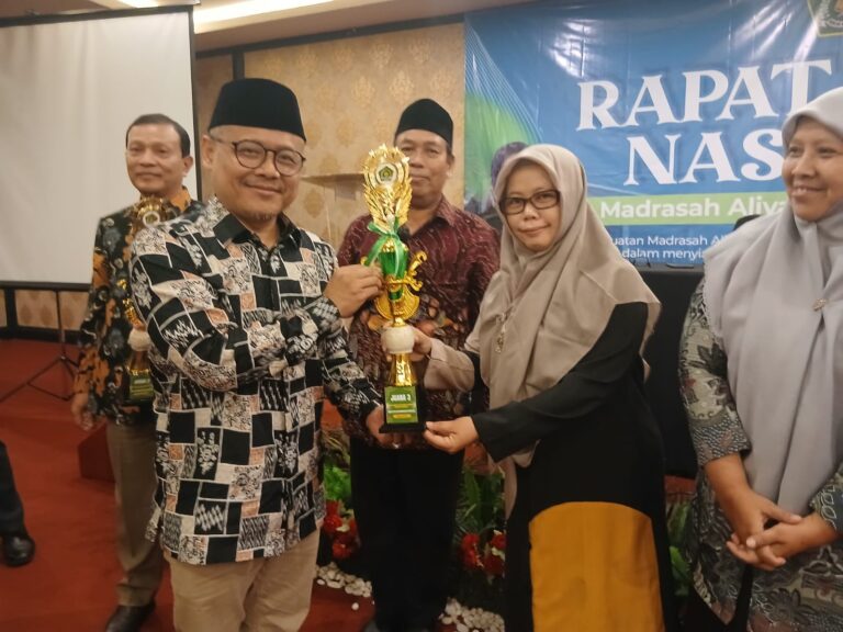 MANSABO Berprestasi: Raih Juara 3 Nasional Lomba Business Plan Rakernas MA Plus Keterampilan 2025