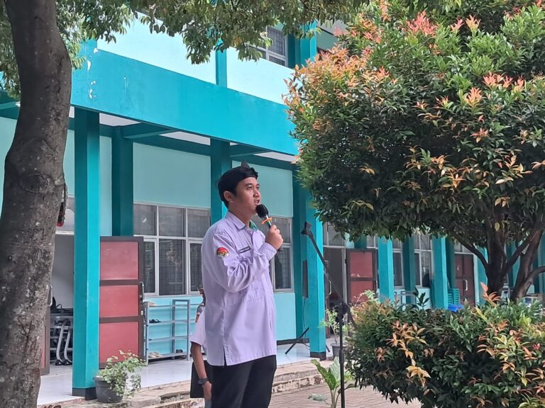 Upacara Bendera Awal Semester Genap Jadi Momen Perpisahan Kepala TU MAN 1 Bogor