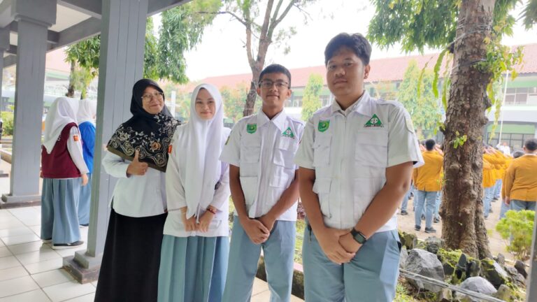 Tim Kader Kesehatan Remaja MAN 1 Bogor Sigap Kawal Upacara Bendera Awal Semester Genap 2026