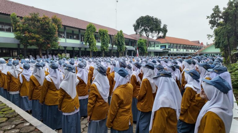 Upacara Bendera Awali Masuk Madrasah Semester Genap 2026 di MAN 1 Bogor
